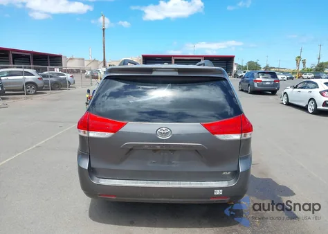 2014 Toyota Sienna Xle V6 7 Passenger Auto Access Seat/Xle V6 8 Passenger from USA, damaged, VIN 5TDYK3DC2ES438980